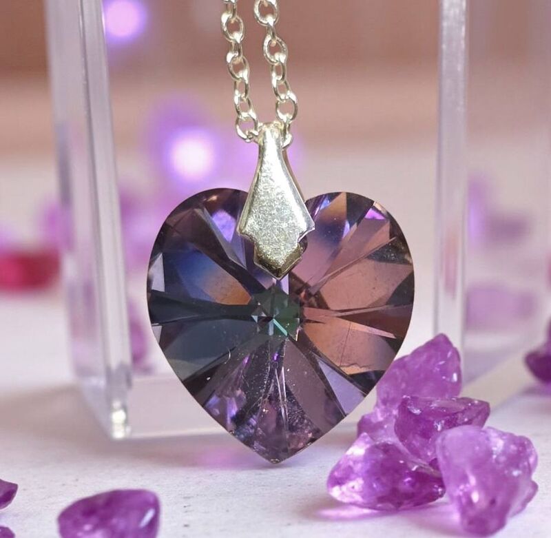 Swarovski kristallisydän kaulakoru violetti sävy
