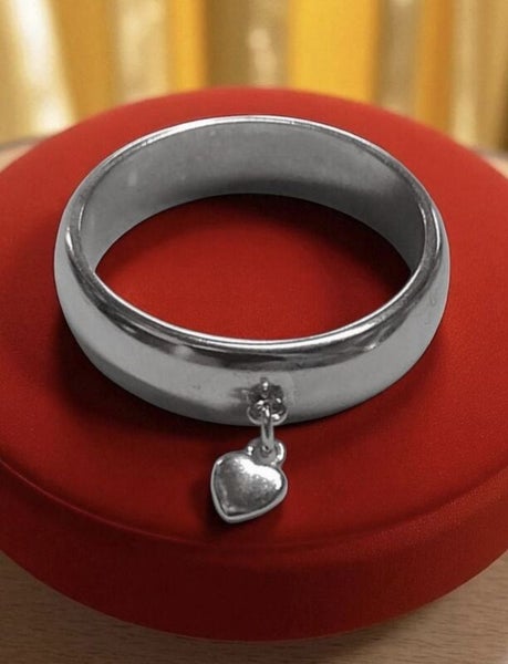 Marian syd&auml;n hopeasormus (kaikki koot)