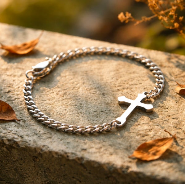 Ter&auml;s ketjurannekoru ristill&auml;