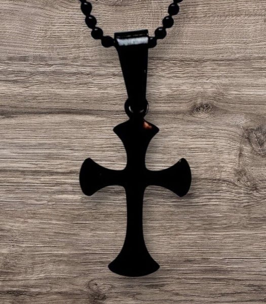 Poikien suosikki: Mustat ter&auml;sristi kaulakorut