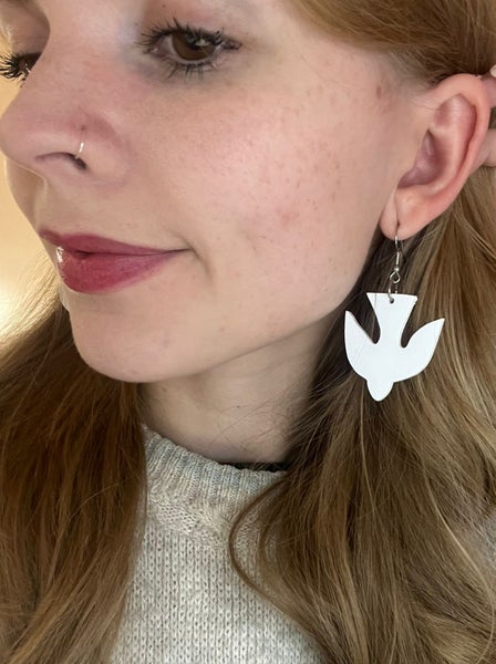 Suuret rauhankyyhky korvakorut 4cm