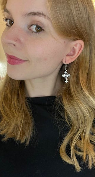 Hopeiset strassiristi korvakorut