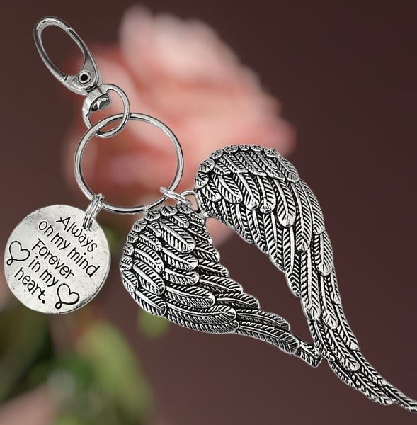 Syd&auml;nsiivet teksti laukkukoru ja avaimenper&auml;