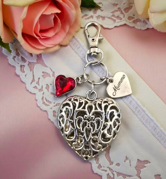 &Auml;ITI - ISO&Auml;ITI laukkukorut & avaimenper&auml;t