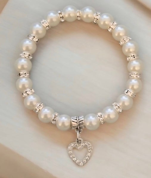 Rakkauden kutsu strassisyd&auml;n rannekorut