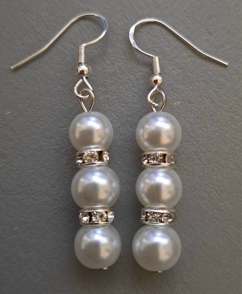 Luostarin salaiset helmet korvakorut hopeakoukuin