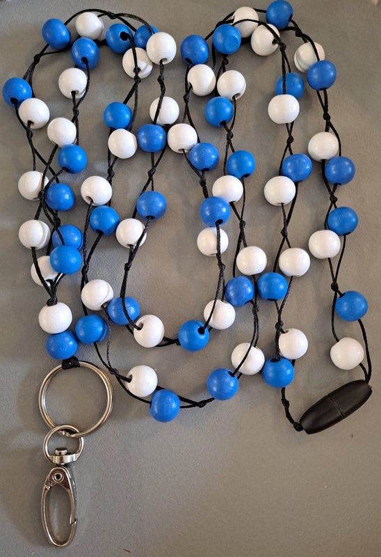 Suomi sini-valkoinen (puuhelmet)