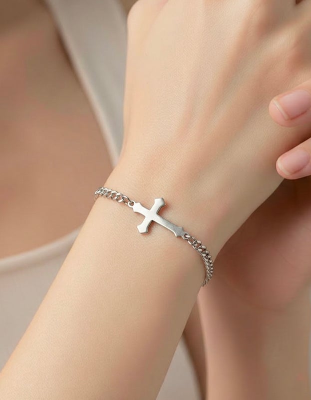 Ter&auml;s ketjurannekoru ristill&auml;