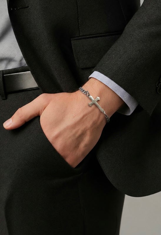 Ter&auml;s ketjurannekoru ristill&auml;