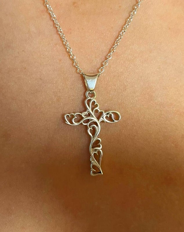 Syd&auml;nk&ouml;ynn&ouml;s hopearisti 2,5cm hopeaketjussa