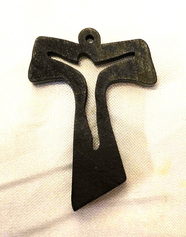 4cm, musta puukrusifiksi