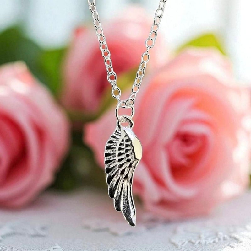 Pieni hopeasiipi kaulakoru