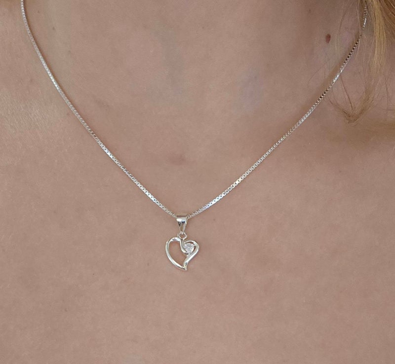 Taivaan lahja &ndash; hopeinen syd&auml;nriipus (kirkas) mallin yll&auml;