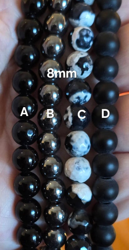 Mustat 8mm kivihelmet