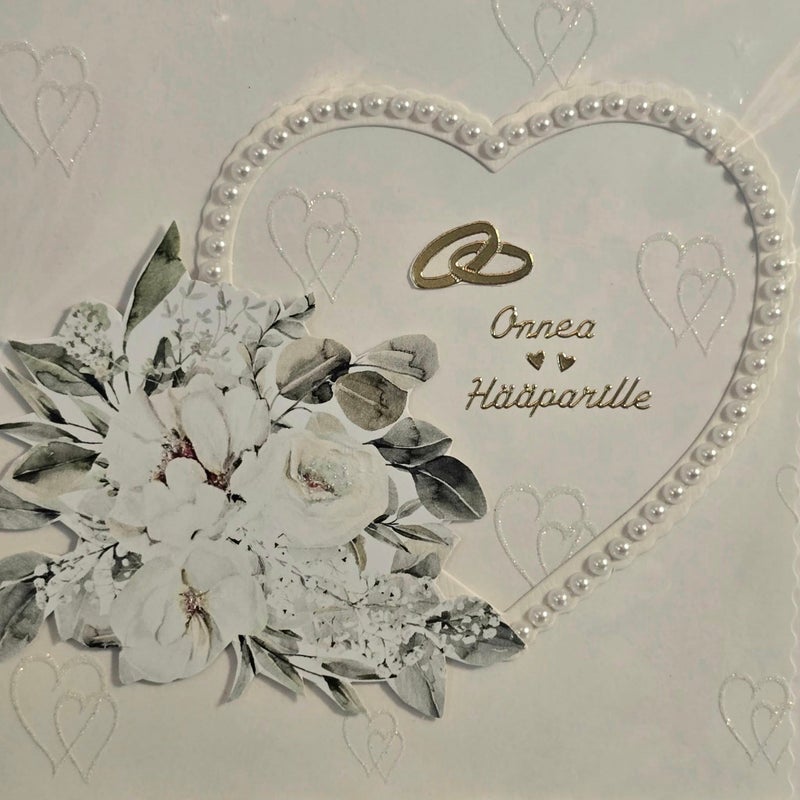 Onnea h&auml;&auml;parille valkoiset ruusut sormukset