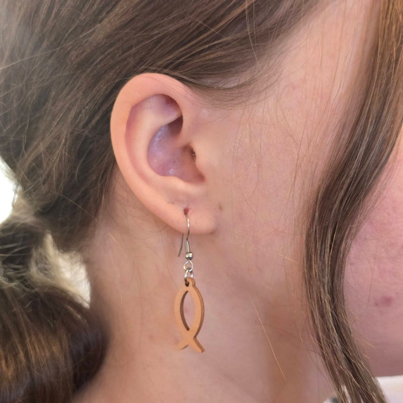 Ikhtys puukorvakorut kirurginter&auml;skoukuin mallin yll&auml;