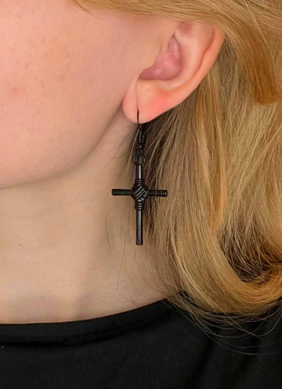 Metalliristi 4cm mallin yll&auml;