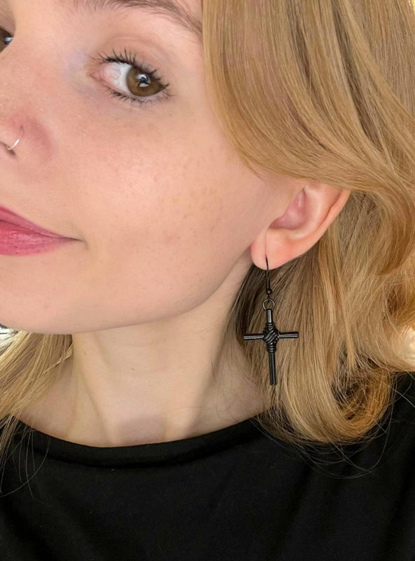 Metalliristi 4cm mallin yll&auml;