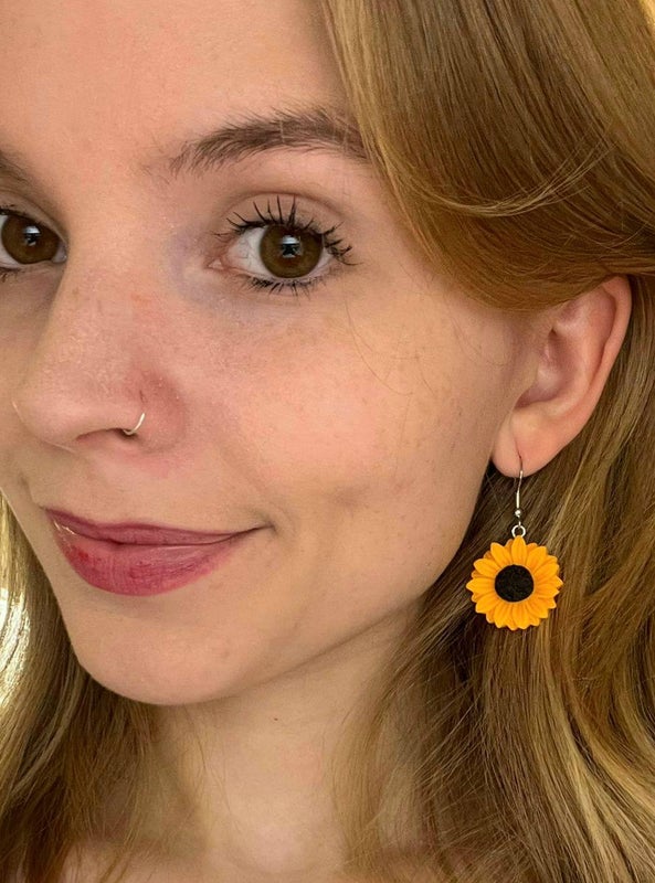 Auringonkukka korvakorut mallin yll&auml;