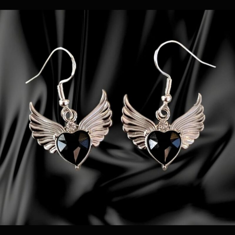 Surusyd&auml;n korvakorut hopeakoukuin, suomalaista k&auml;sity&ouml;t&auml;