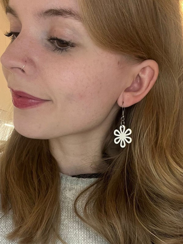 Puukukka korvakorut 2,5cm valkoinen