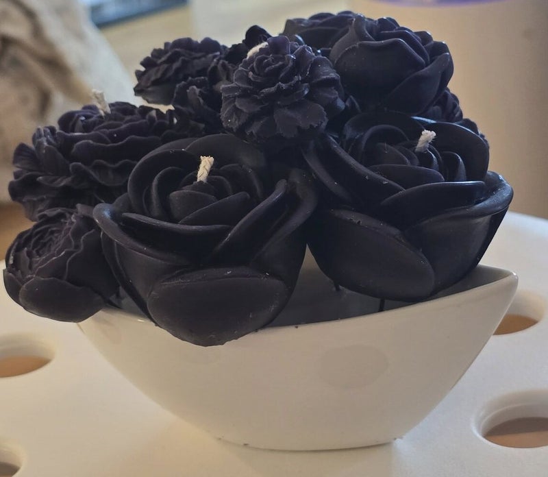 Valkea rauha &ndash; musta kynttil&auml;asetelma kuva 3