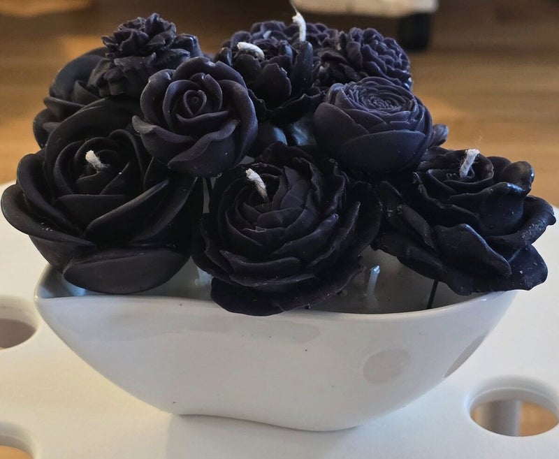 Valkea rauha &ndash; musta kynttil&auml;asetelma kuva 4