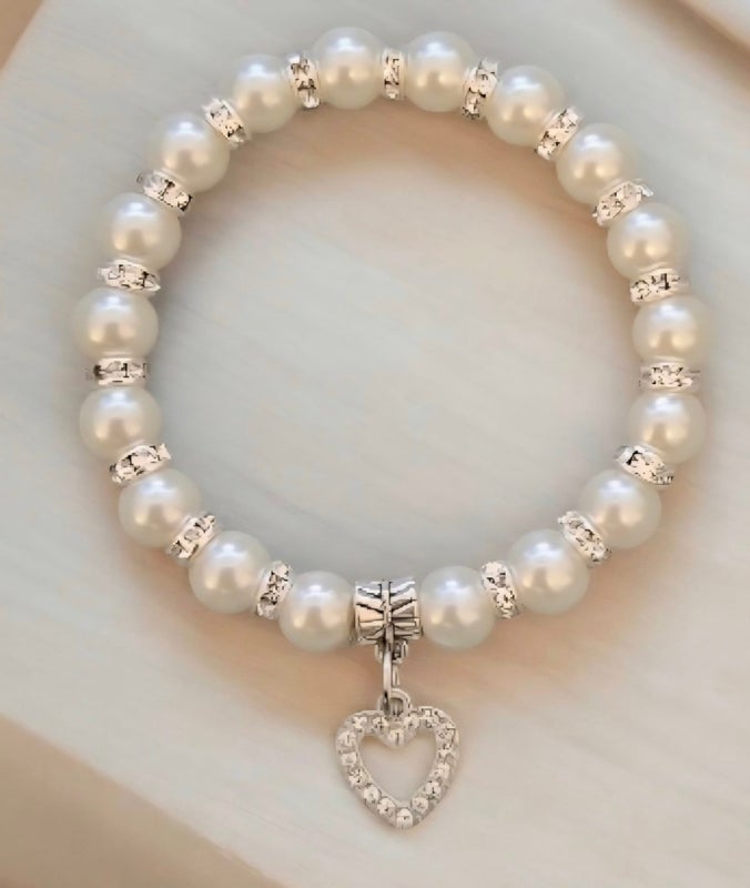 Valkoinen (8mm helmi&auml;islasihelmi)