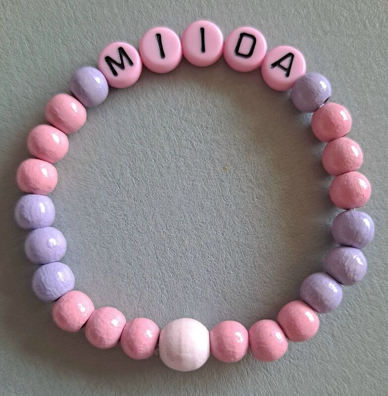 Rannekoru tyt&ouml;lle omalla nimell&auml;