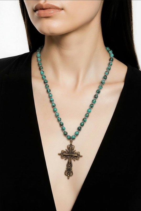 Pitk&auml;t helmikaulakorut &ndash; rukousv&auml;line ja uskon tuki