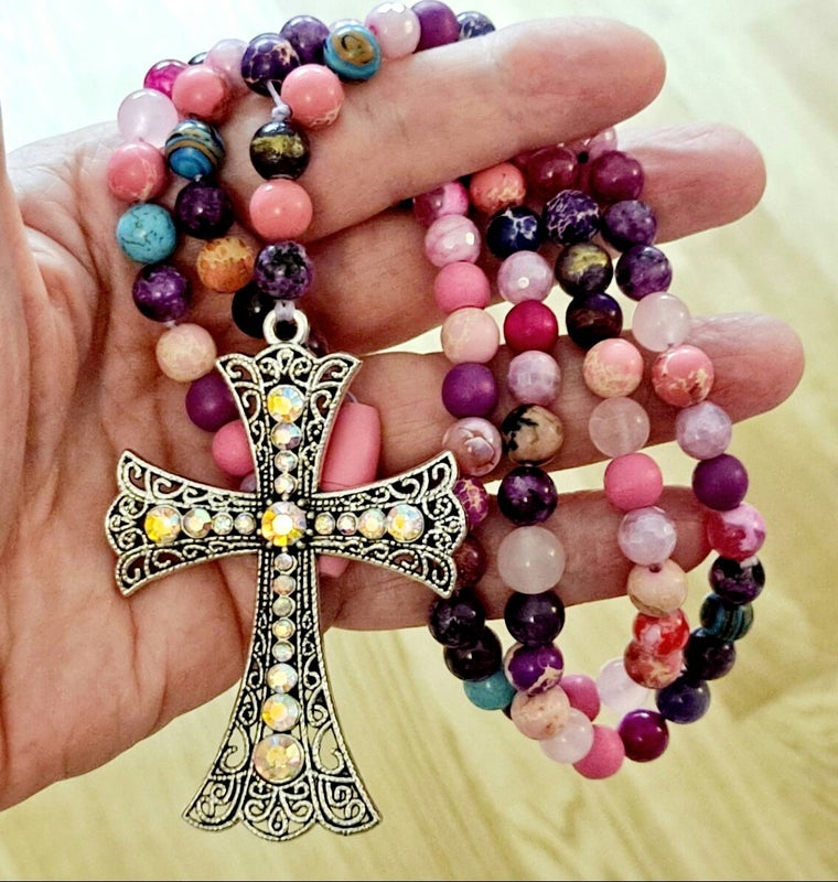 Kivihelmet 8mm mix ja 6cm strassiristi