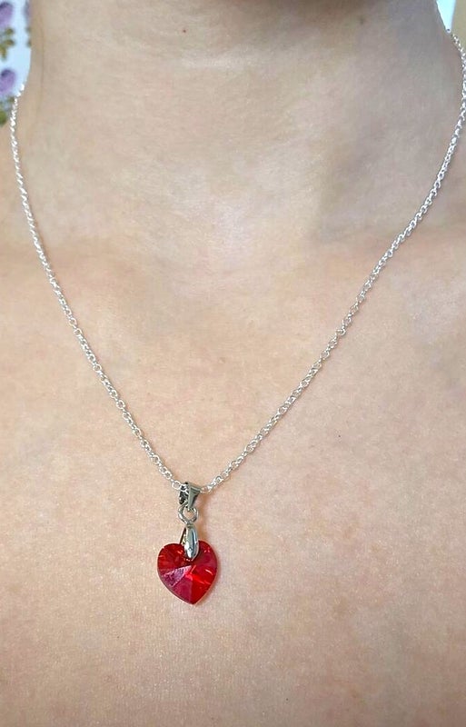 Swarovski 10mm kristallisyd&auml;n kaulakoru mallin yll&auml;